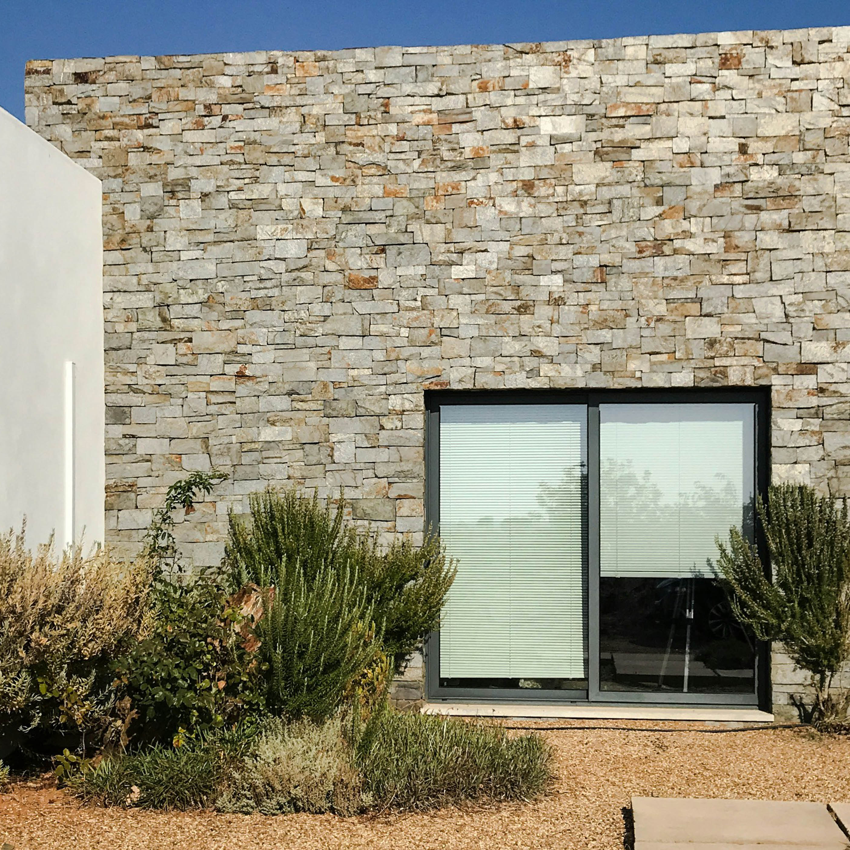 ΦΥΣΙΚΑ ΠΕΤΡΩΜΑΤΑ Επενδύσεις 002